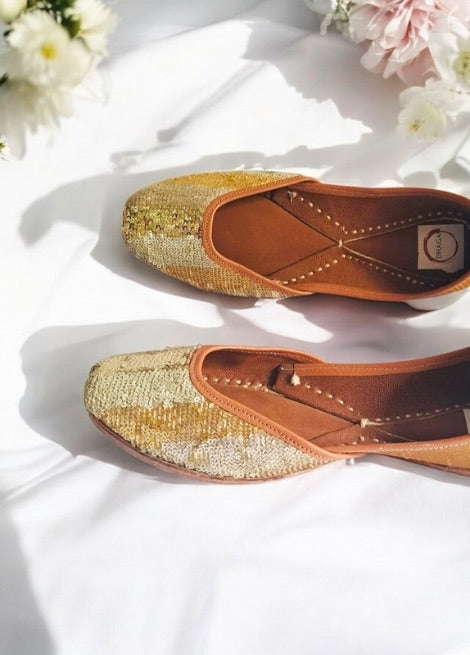 Zarina: Shimmer Gold Jutti